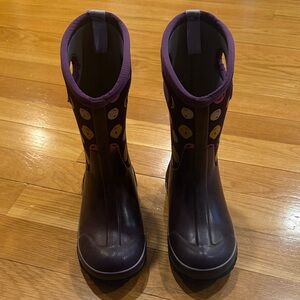 Bogs girls winter snow boots size 3 .